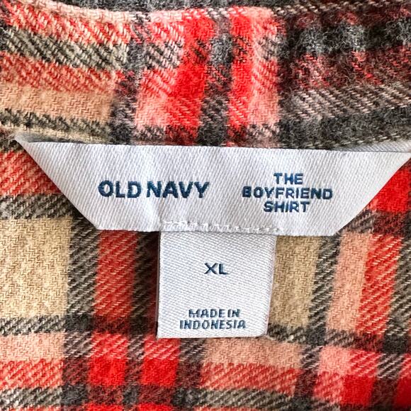 Old Navy Oversized Plaid Flannel Boyfriend Shirt in Burgundy Heather - Picture 6 of 7
